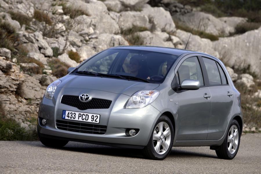  Toyota Yaris 2005 года  (фото 49 из 165)